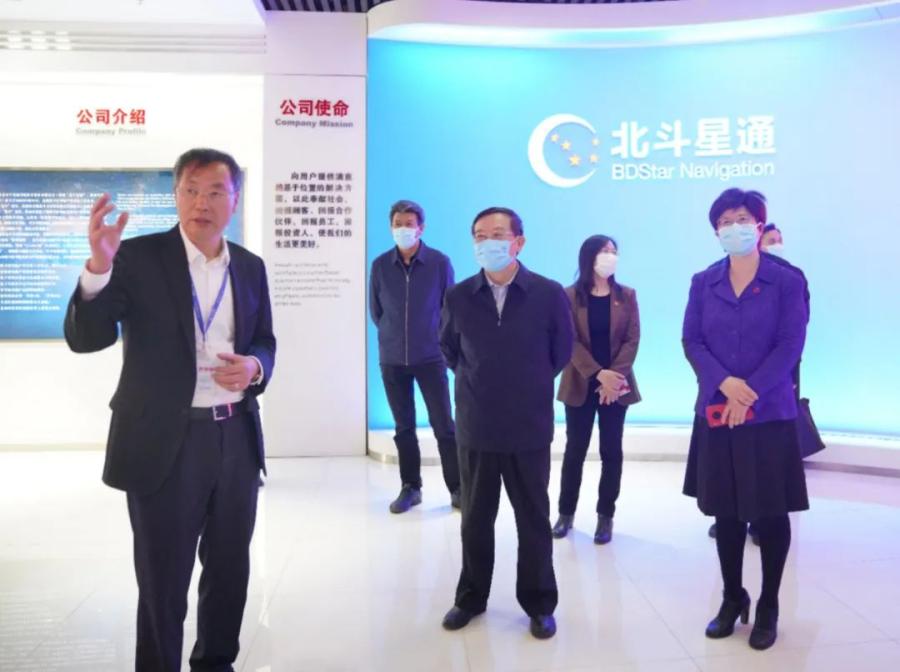 徐乐江3.jpg